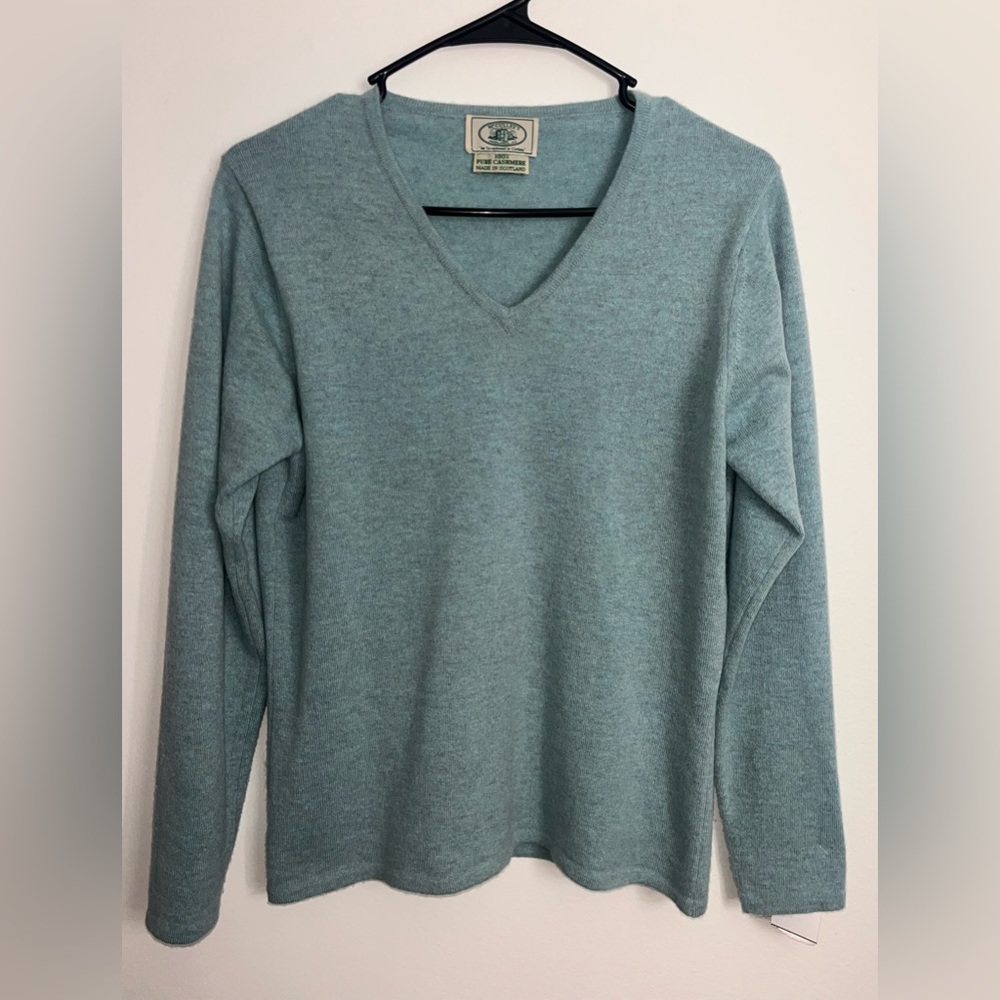 COPY - McCulleys Highlands NC 100% cashmere v neck sweater